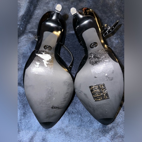 Michael Kors Patent leather pumps featuring adjustable ankle strap - Picture 5 of 5